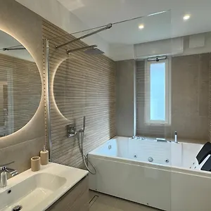Casa Febo, In Centro Con Parcheggio Privato A 200 Mt Dal Mare Gasthuis
